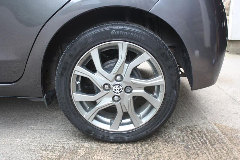 TOYOTA YARIS