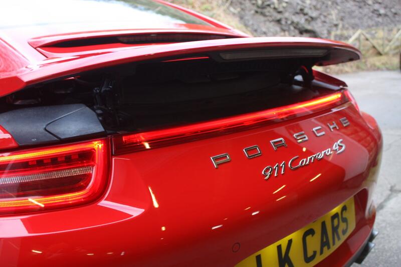 PORSCHE 911