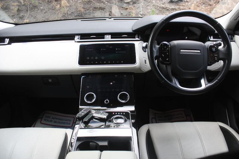 View LAND ROVER RANGE ROVER VELAR 2.0 D240 SE