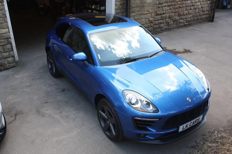 PORSCHE MACAN