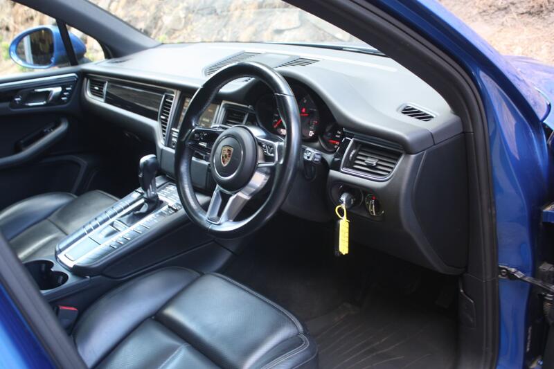 PORSCHE MACAN