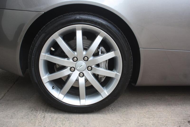 ASTON MARTIN DB9