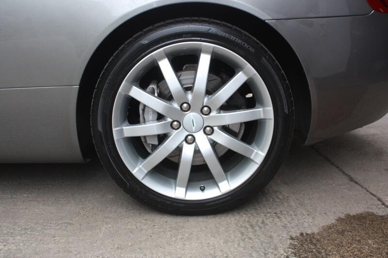 ASTON MARTIN DB9