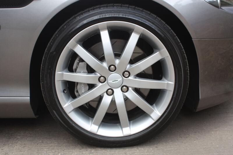 ASTON MARTIN DB9