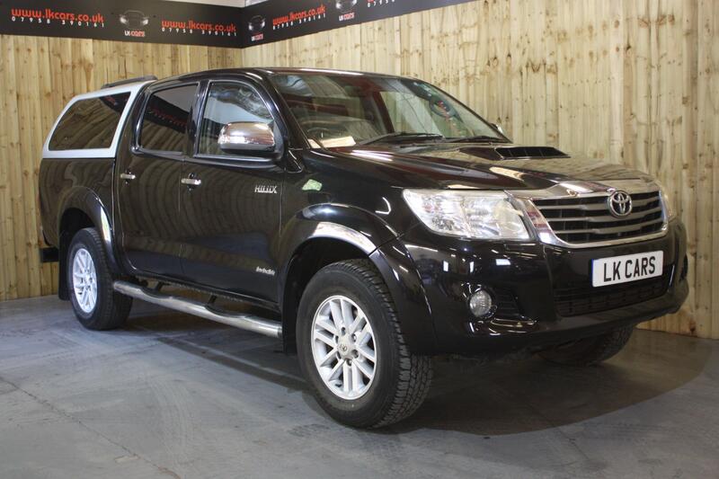 View TOYOTA HILUX 3.0 D-4D Invincible