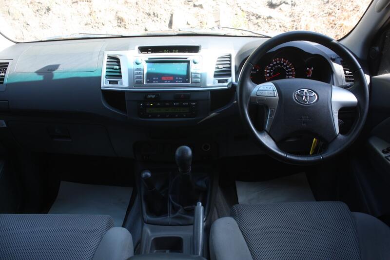 View TOYOTA HILUX 3.0 D-4D Invincible