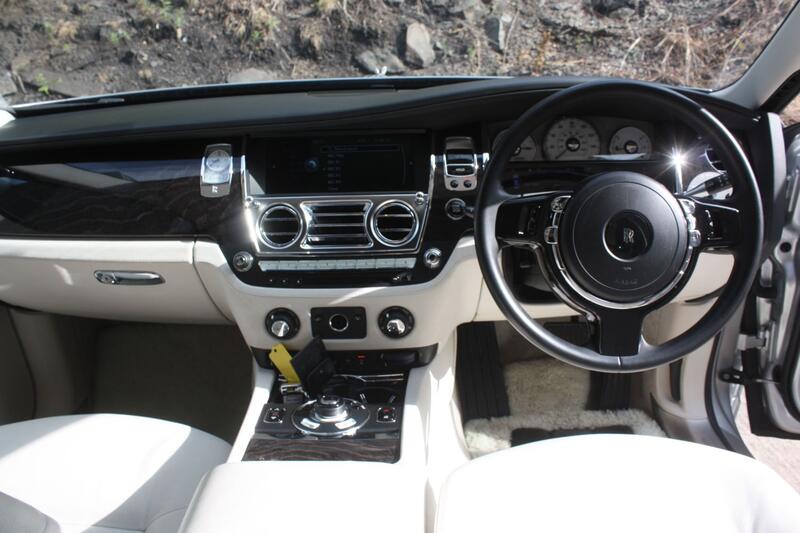 View ROLLS-ROYCE GHOST 6.6 V12